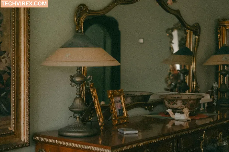 use antique accessories for personality