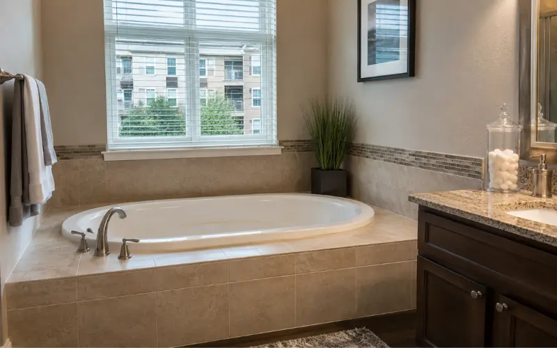 what is a garden tub in an apartment
