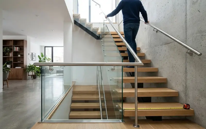 guardrail and handrail requirements